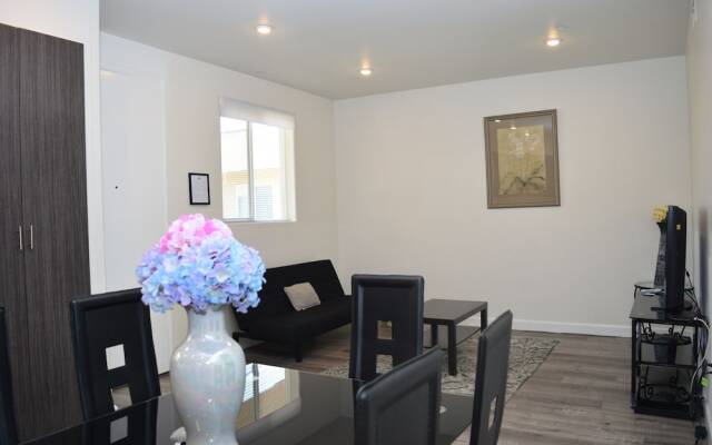 Fully Furnished Apartments near Hollywood