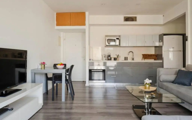 Gordon beach! 2 bedrooms great location