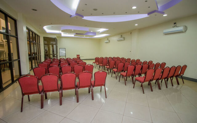 Holiday Express Hotel