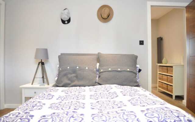 Spacious 2 Bedroom Flat With Garden