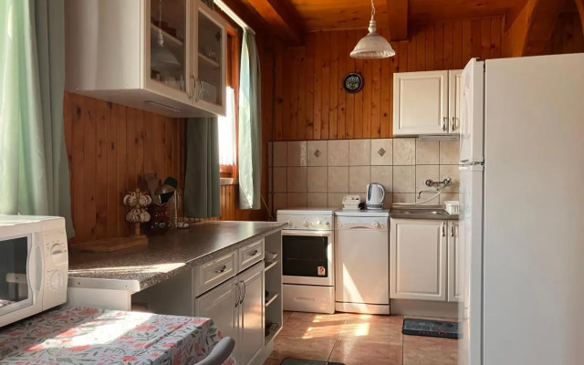 Lellei Pihenőház Balatonlelle