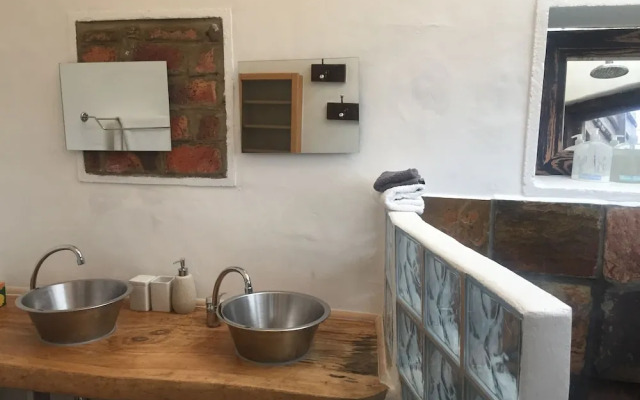 African Crags Eco Lodge