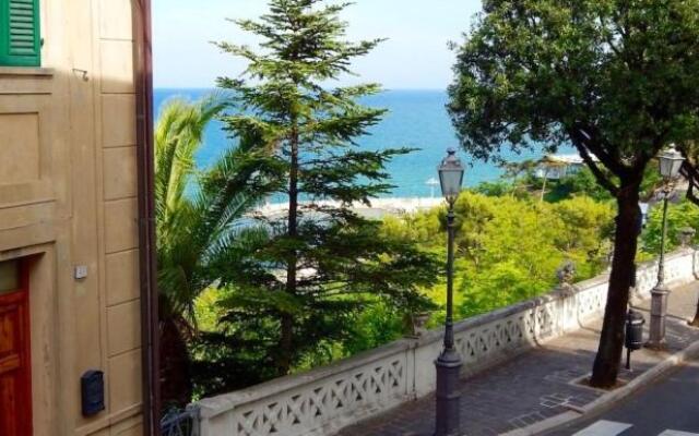 N158 - Numana, Cielo-Terra Vista Mare a 150mt Dal Mare