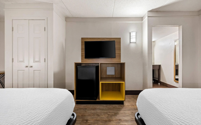 Days Inn by Wyndham Birmingham/West