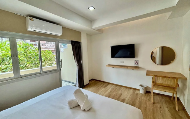 Charm Hostel at Pratumnak
