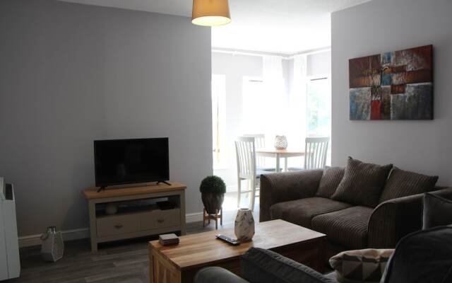 Gorgeous Newly Renovated 2 Bedroom Apartment