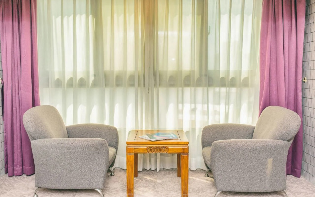FoungJia Hotel