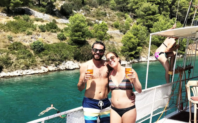 Rhythm Floating Hostel - Zadar