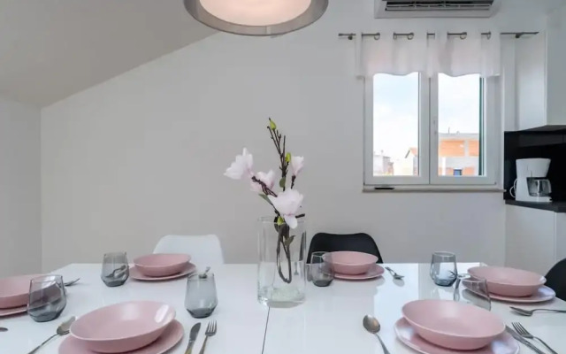 Villa S