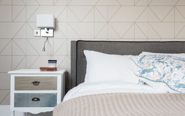 The Camden Chalet - Bright & Modern 3bdr Home With Balcony