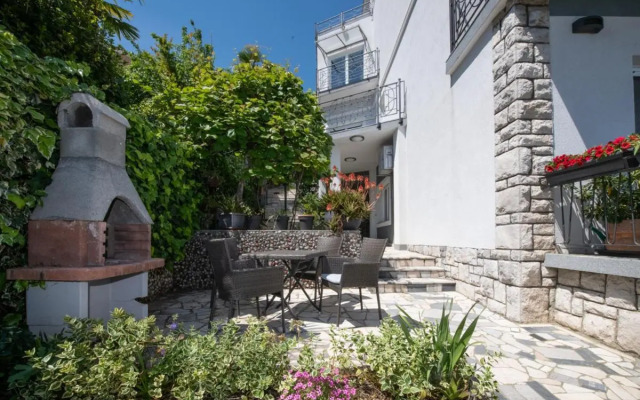 Villa Tomić Apartment Mia near the sea