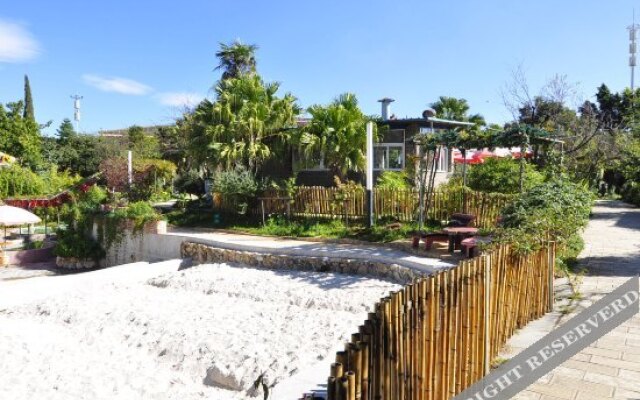 Yingyuetan Hotspring Hotel