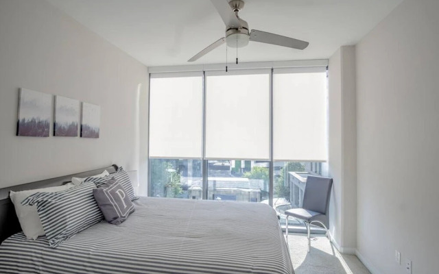 2 Bedroom Modern Apartment Near Buckhead Station