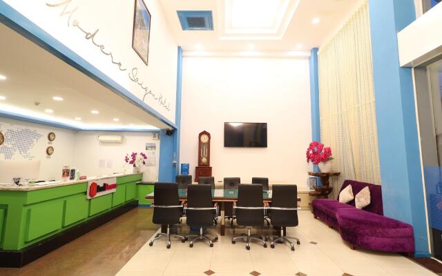 RedDoorz Plus near Hoang Van Thu Park 1