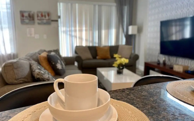 Solterra - 6 Bedrooms House w/pool-7040SR Home by RedAwning