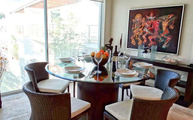 Luxurious & Central Condo In Playa Steps From The Beach