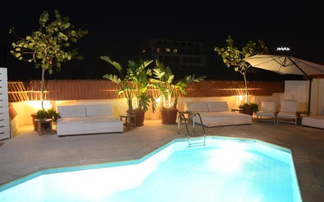 Golden Serenada Hotel