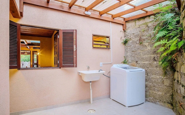 House With Valley View Near the Center - Mrv0001