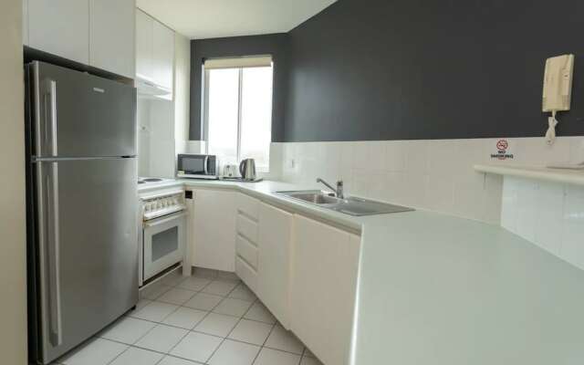 Comfortable 2 Bedroom Apartment With River Views