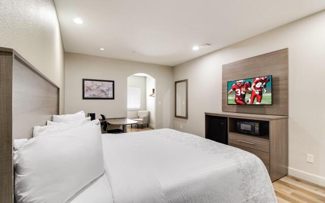 Red Roof Inn Plus+ Galveston - Beachfront