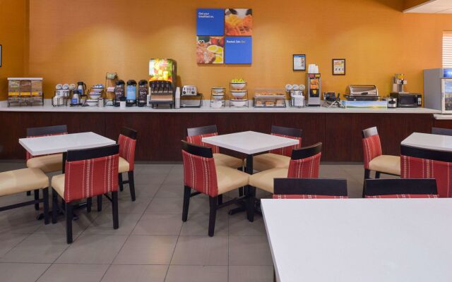 Comfort Inn & Suites