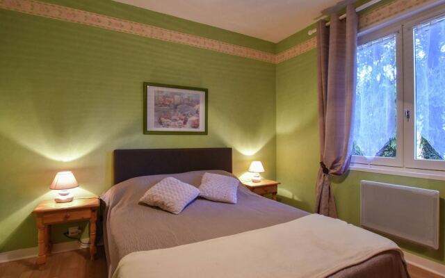 Spacious Holiday Home With Private Swimming Pool in Vitrac