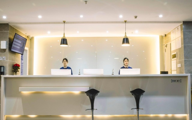 7 Days Premium Hotel Guiyang Huanghe Road Qing Shuijiang Metro Station – People – Guiyang