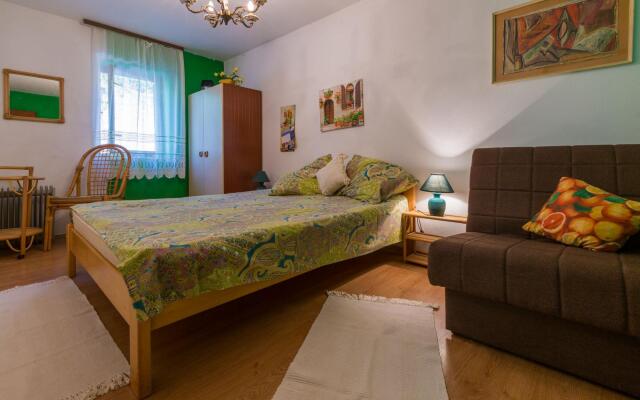 Ana - private parking - A2 prizemlje (3+2)