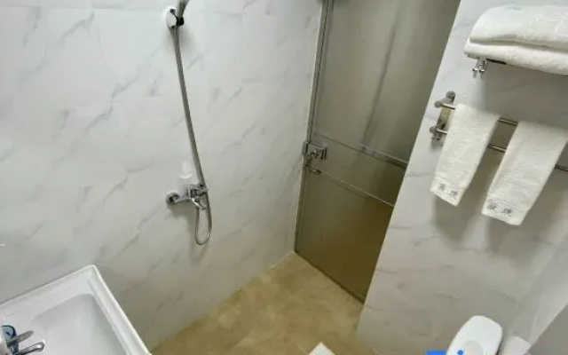 Weipu Apartment – Bathroom – Zhaoqing