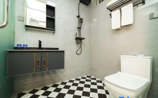 Yinlilai Business Hotel (Tianquan Hospital of Traditional Chinese Medicine Branch)