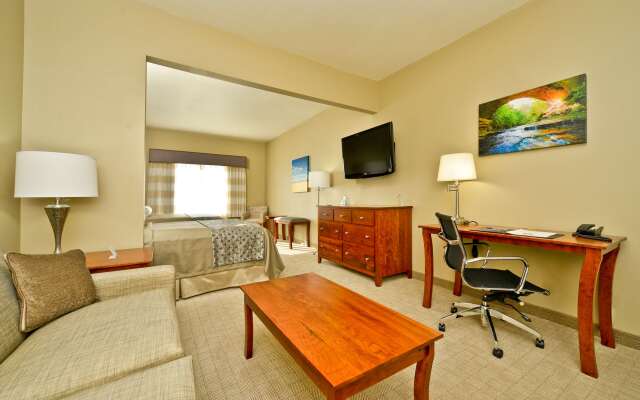 Green Mill Village Hotel & Suites, BW Signature Collection