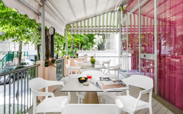 Hotel Tres Jolie