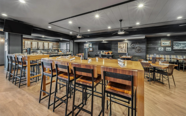 Best Western Plus Hilltop Inn