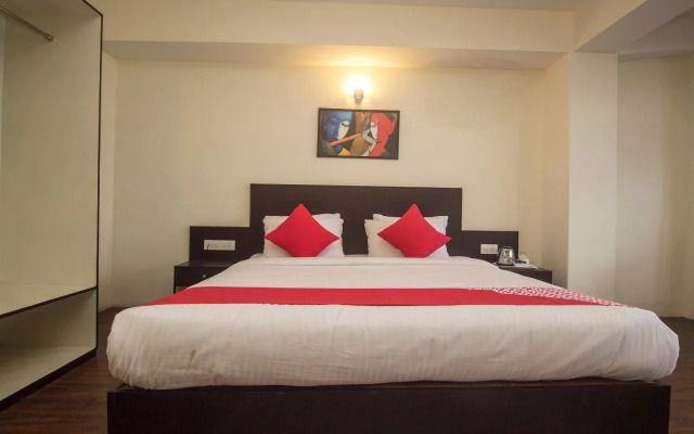Taktse Continental by OYO Rooms