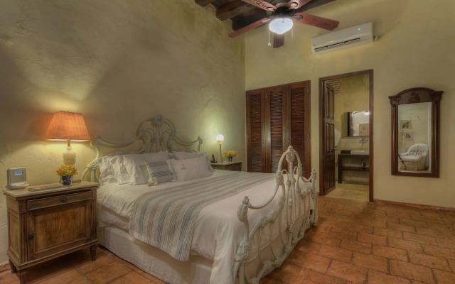 Casa del Arzobispado Hotel