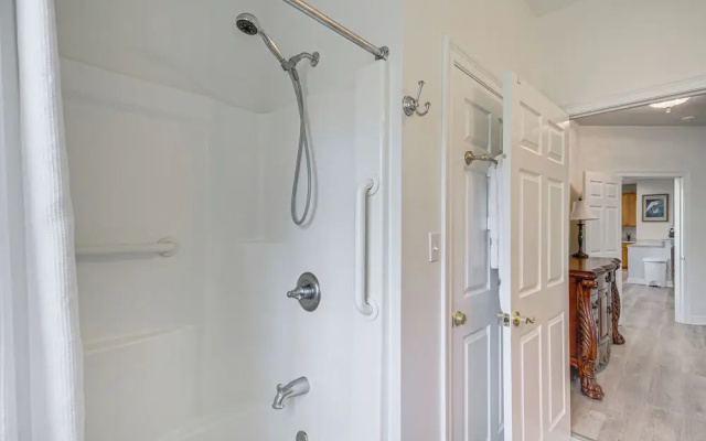 Waveland Vacation Rental - Walk to the Beach!