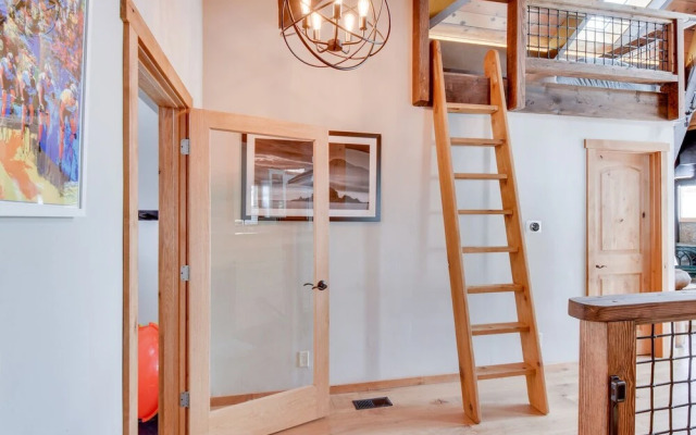 Contemporary Snow Crest
