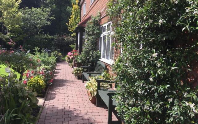 Grove House Bed  Breakfast