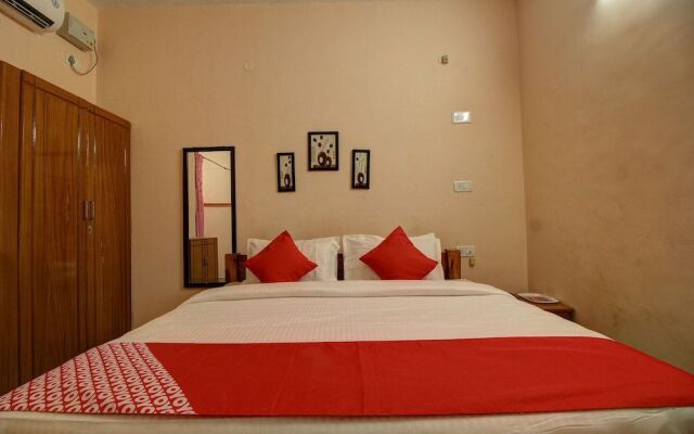 OYO 19110 Annapoorna Residency