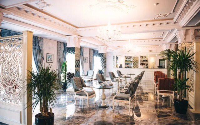 Emerald Suite Hotel