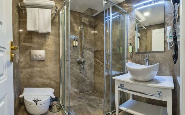 Ada Karakoy Hotel - Special Class