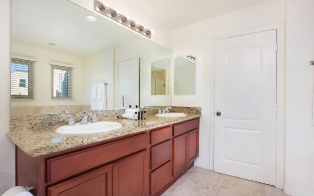 Scenic 4br/3.5ba in PB by Domio