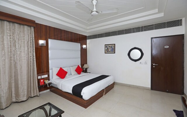 Capital O 445 Impress Hotel
