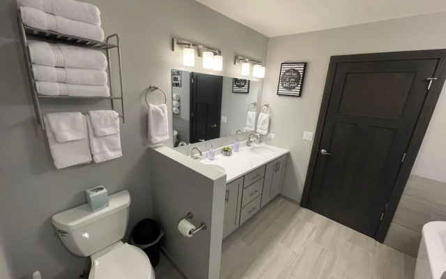 Freshly Updated Lake Michigan Home With Pool