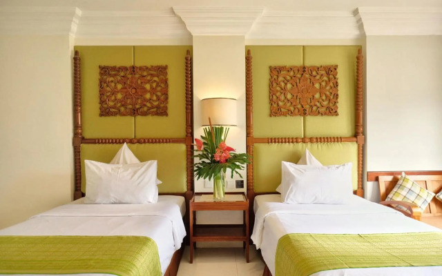 The Grand Hill Bistro Cafe & Resort Hotel