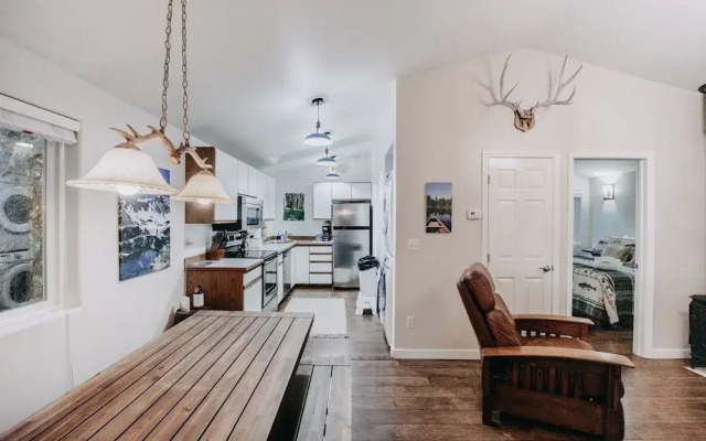 Glacier Springs – Cabin #16 - 1Br Cabin