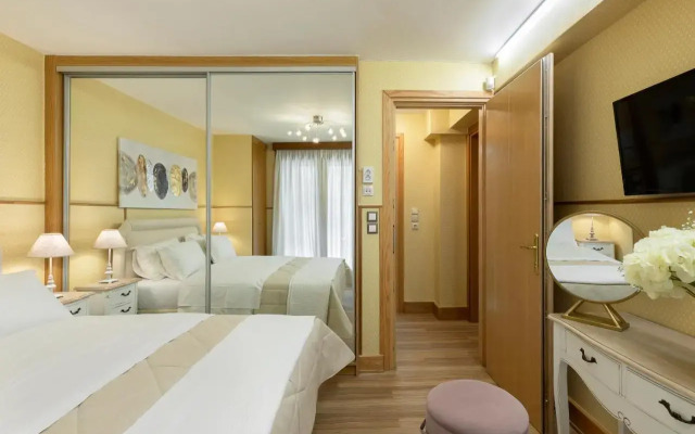 Vouliagmeni's Elegance by Acropolis Suites