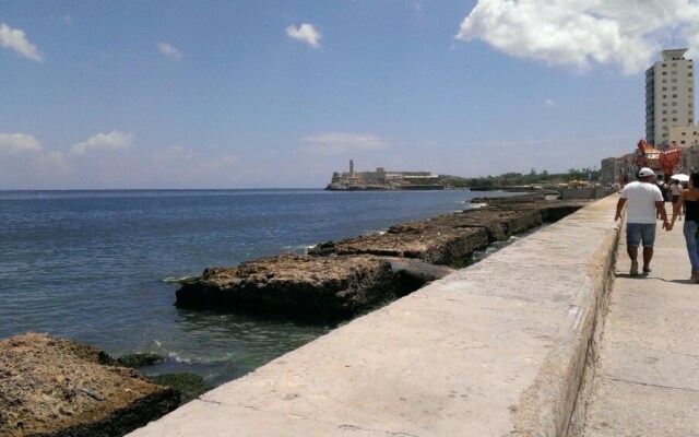 Apt Hola Malecon private & comfortable