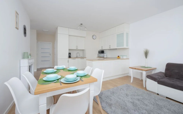 Apartment With Parking by Renters