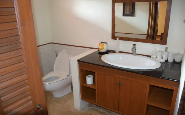 Sirinthara luxury villa